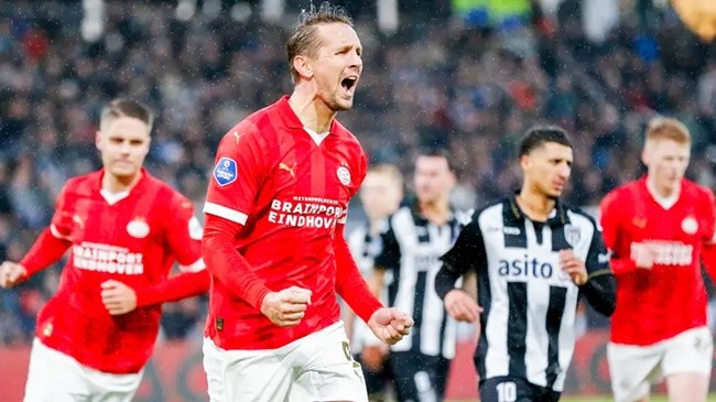 Luuk de Jong - Bóng Đá