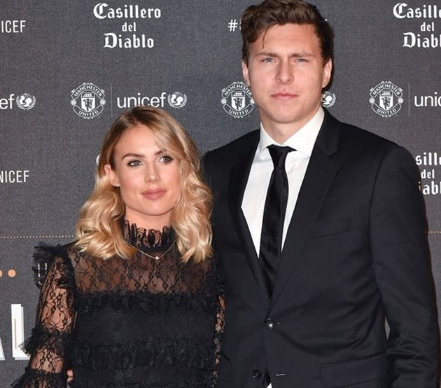 Premier League’s ‘hottest Wag’ puts on busty display in low-cut dress during ‘weekend of love’ - Bóng Đá