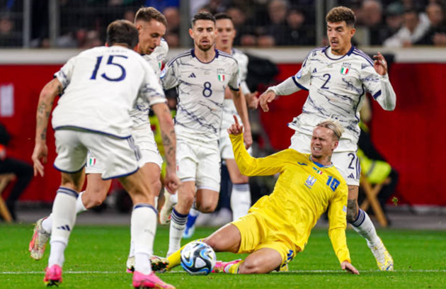 Hàng thủ trứ danh của Italia hồi sinh - Bóng Đá