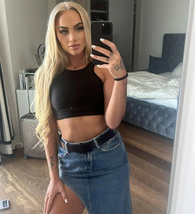 Alisha Lehmann không mặc áo lót, khoe cơ bụng săn chắc - Bóng Đá