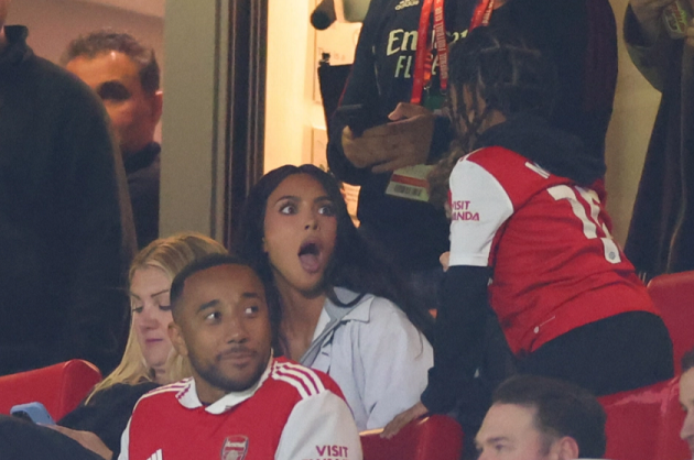  Kim Kardashian bay hơn 4000 dặm để xem Ronaldo - Bóng Đá