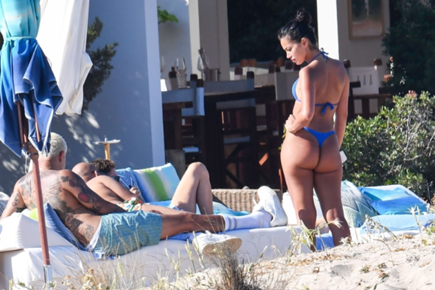 Dele Alli looks loved up with girlfriend Cindy Kimberly - Bóng Đá