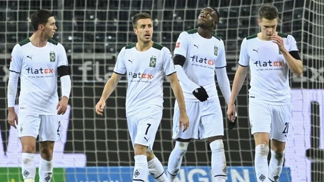 Chấn động Bundesliga vì 6 bàn thua trong 35 phút - Bóng Đá