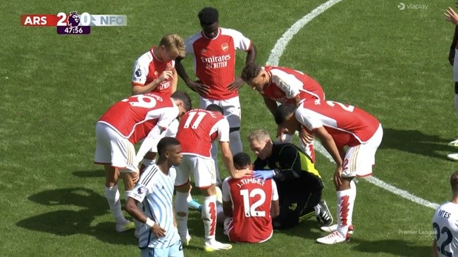 Toàn cảnh khoảnh khắc khiến Arsenal chết lặng vì Timber - Bóng Đá