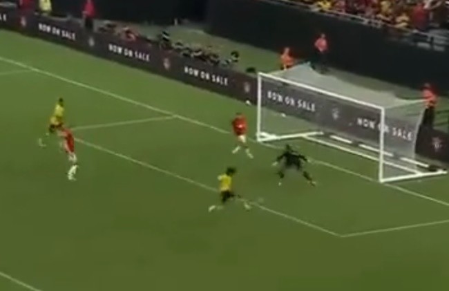 Toàn cảnh Maguire khiến Onana tức giận - Bóng Đá