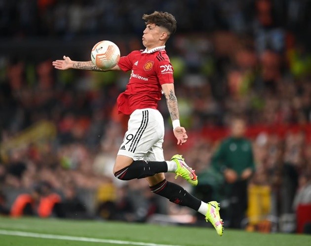 Alejandro Garnacho khiến CĐV Man Utd mãn nhãn - Bóng Đá