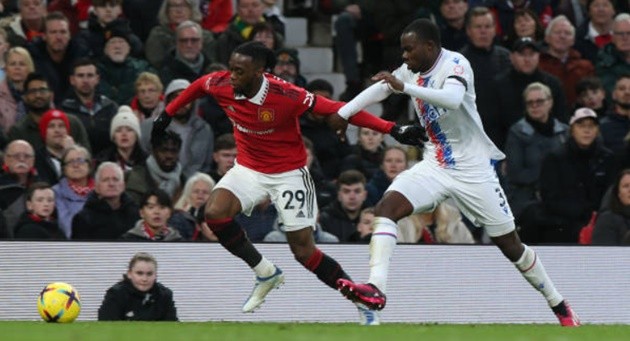 Malo Gusto SENT OFF for horror tackle on Aston Villa’s Lucas Digne - Bóng Đá