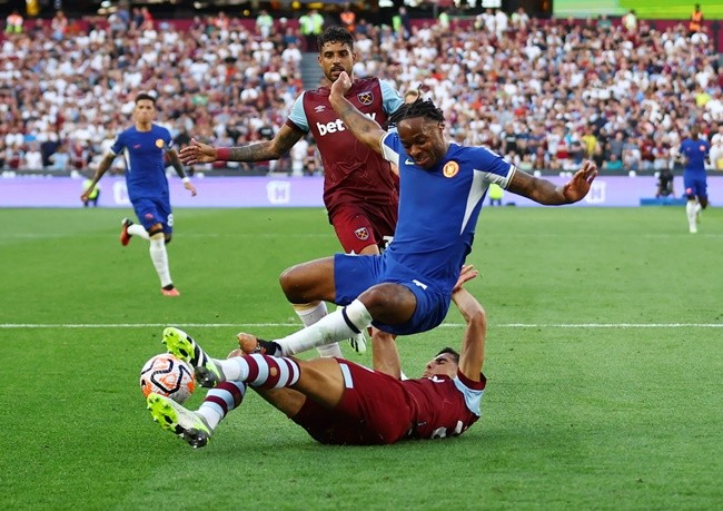 Một Sterling xuyên phá hàng thủ West Ham - Bóng Đá