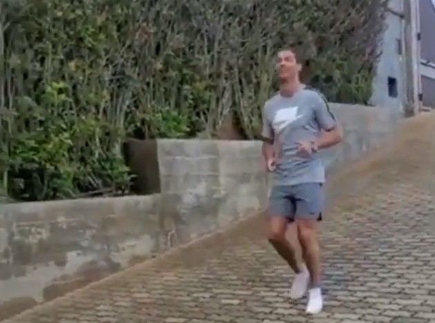 Cristiano Ronaldo shared luxury £3.5k-a-week fishing village home with Georgina Rodriguez during coronavirus pandemic - Bóng Đá