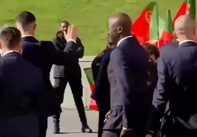 Mbappe nhận đòn đau từ 'cỗ máy đánh chặn' Morocco - Bóng Đá