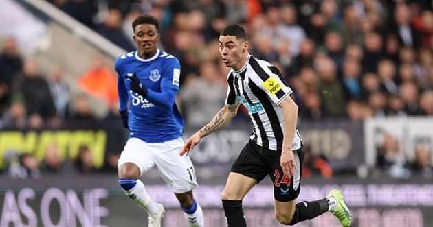 CĐV Newcastle chọc Pickford - Bóng Đá