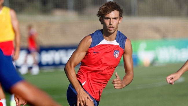 Felix tức giận trên sân tập - Bóng Đá