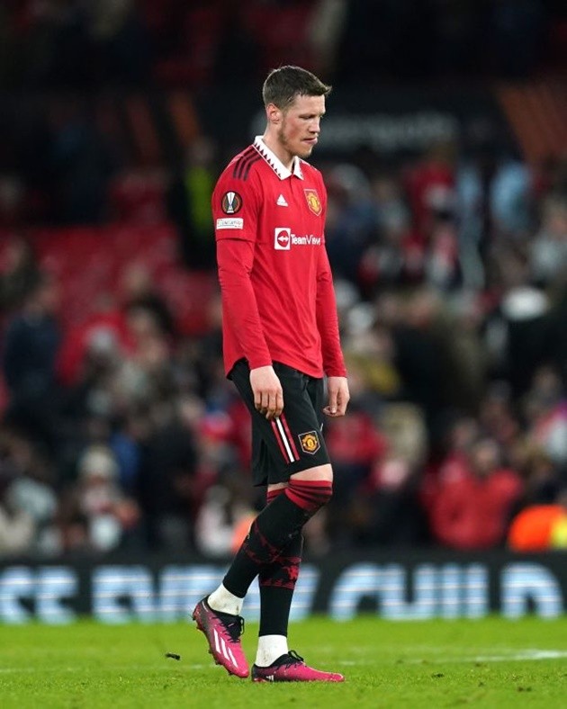 Rival fans beg Man Utd to give Weghorst lifetime contract after awful gaffe during Sevilla draw - Bóng Đá