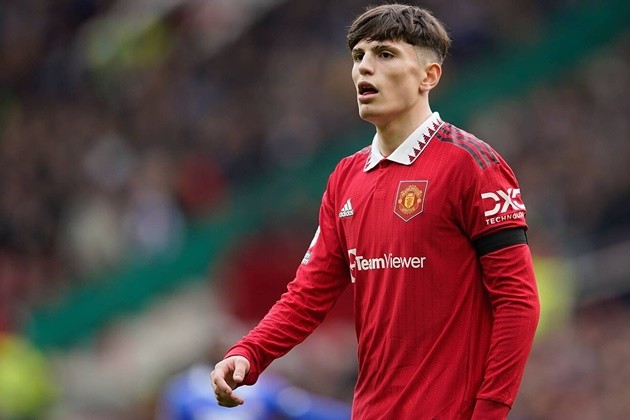 Alejandro Garnacho hands Man Utd huge injury boost as he ditches the crutches and ‘returns to training’ - Bóng Đá