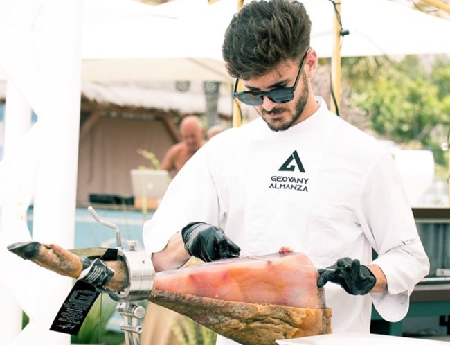 David Silva a romantic beach club in Gran Canaria in a ‘stunning setting’ - Bóng Đá