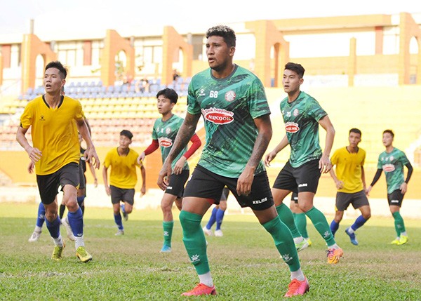 Cựu sao U23 Việt Nam ghi bàn, CLB TP.HCM lội ngược dòng trước DNH Nam Định - Bóng Đá