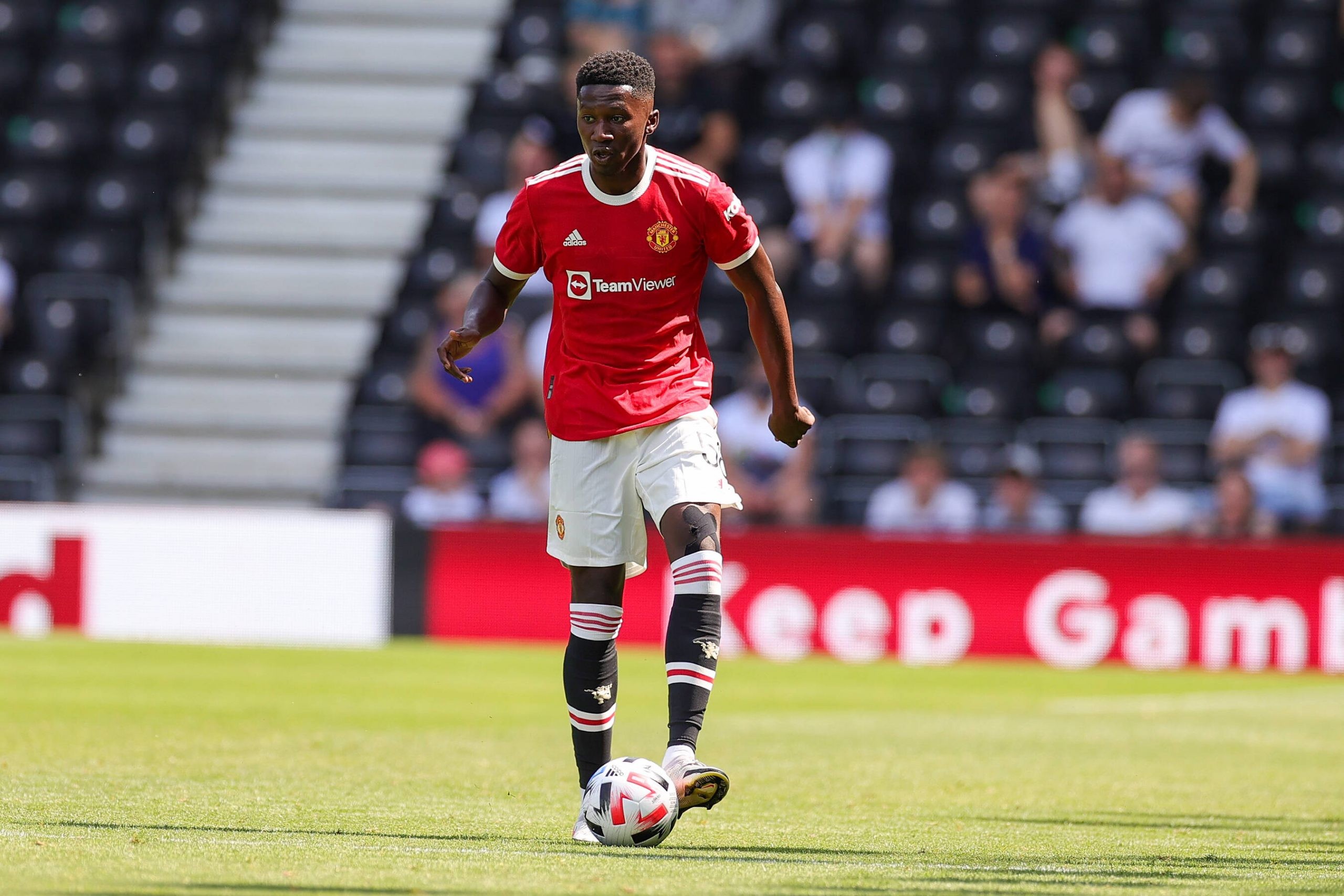 Offcial: Bernard leaves Man Utd - Bóng Đá