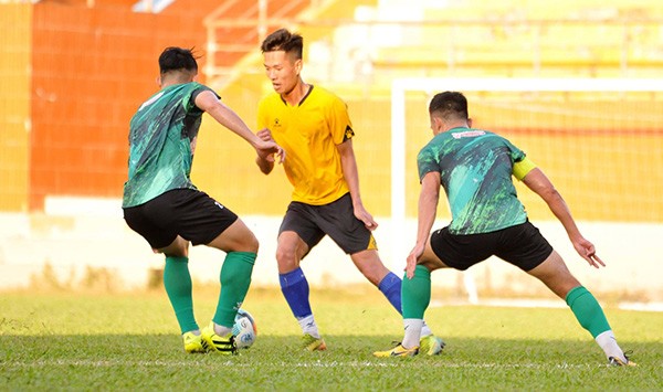 Cựu sao U23 Việt Nam ghi bàn, CLB TP.HCM lội ngược dòng trước DNH Nam Định - Bóng Đá