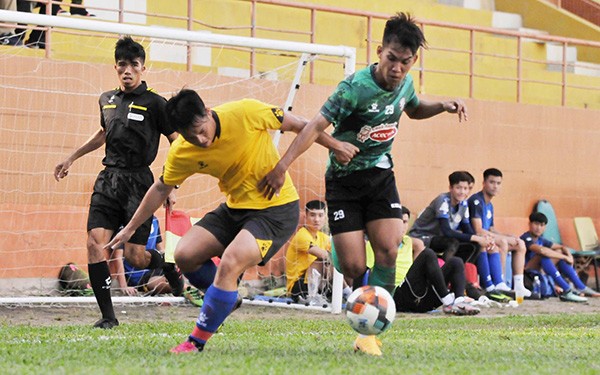 Cựu sao U23 Việt Nam ghi bàn, CLB TP.HCM lội ngược dòng trước DNH Nam Định - Bóng Đá