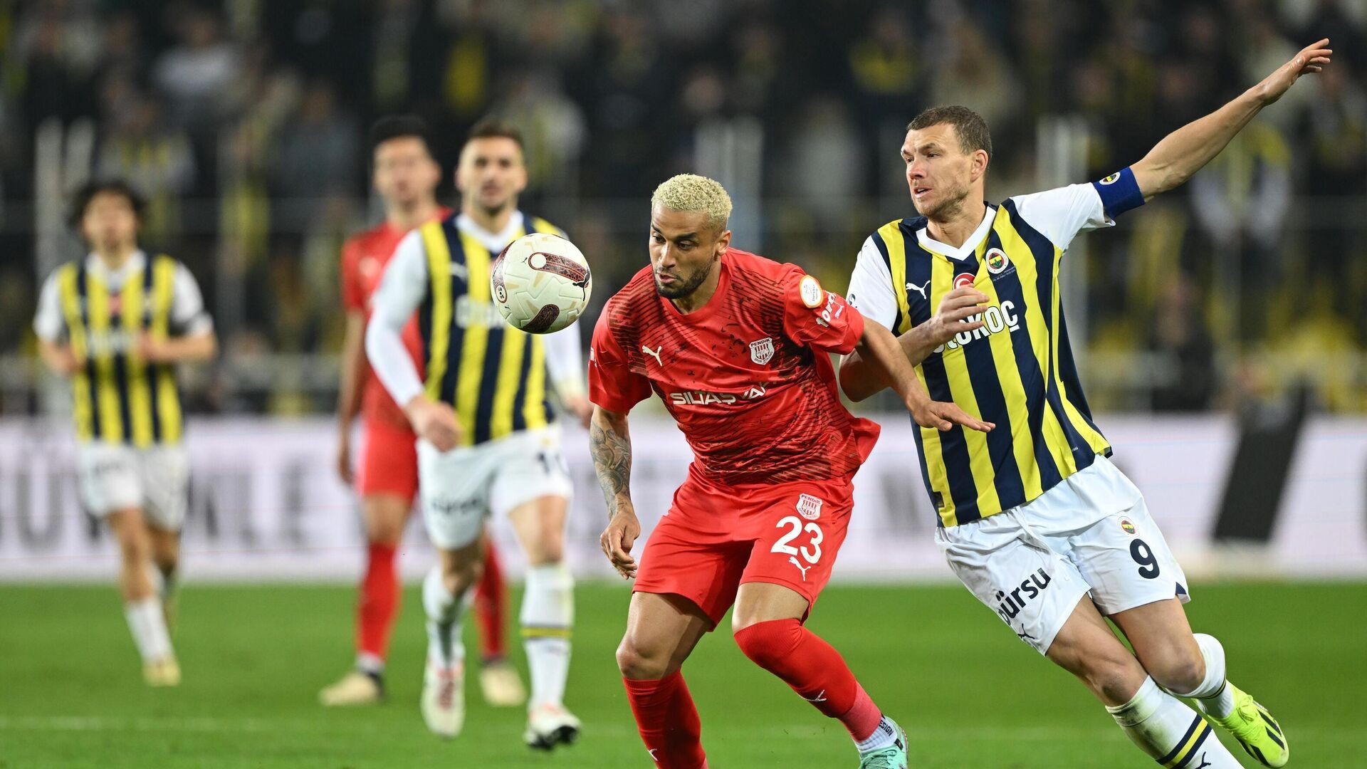 Choáng với Fred sau khi rời Man Utd - Bóng Đá