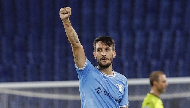 LUIS ALBERTO AND ROMAGNOLI TROLL MOURINHO’S ROMA AS LAZIO WIN DERBY DELLA CAPITALE - Bóng Đá