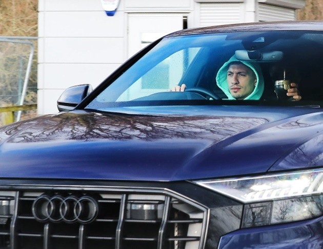Antony was seen arriving for Manchester United training on Monday - Bóng Đá