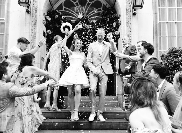 Ramsdale cưới vợ - Bóng Đá