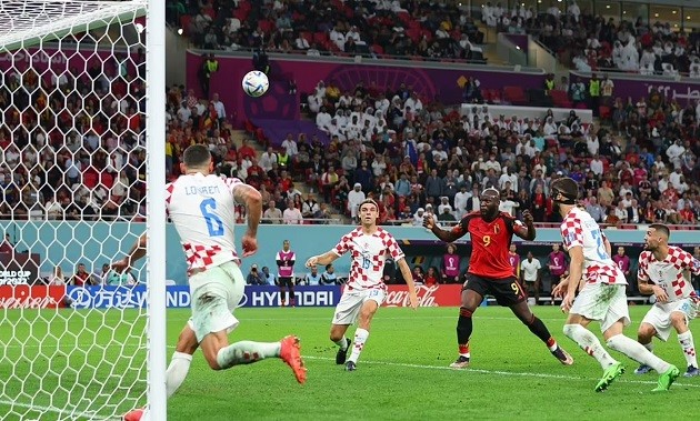Tự oán bản thân, Lukaku gục lên Henry khóc nức nở - Bóng Đá