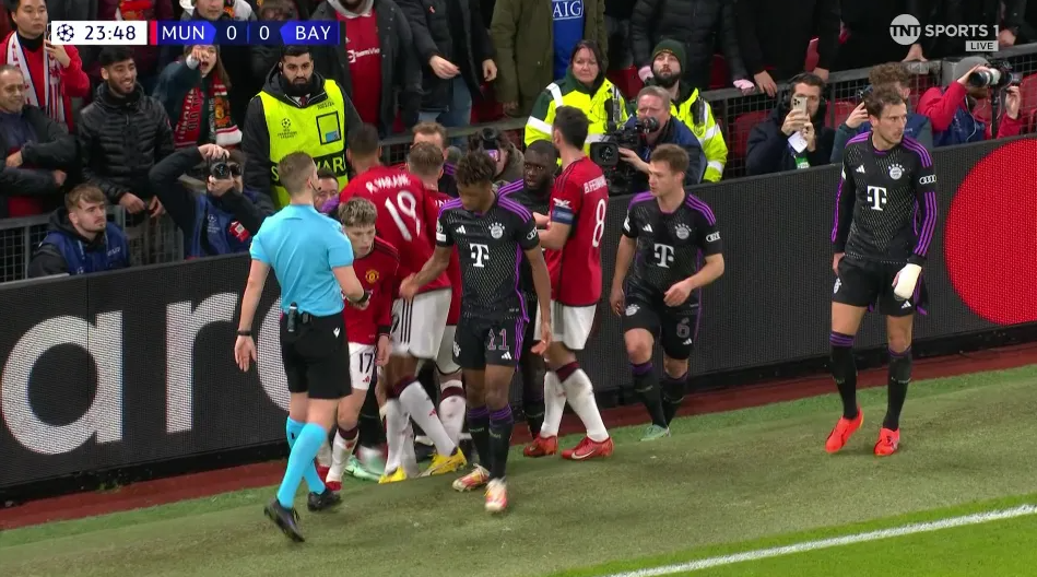 Đá quá gắt, Garnacho khiến Harry Kane nổi quạu - Bóng Đá