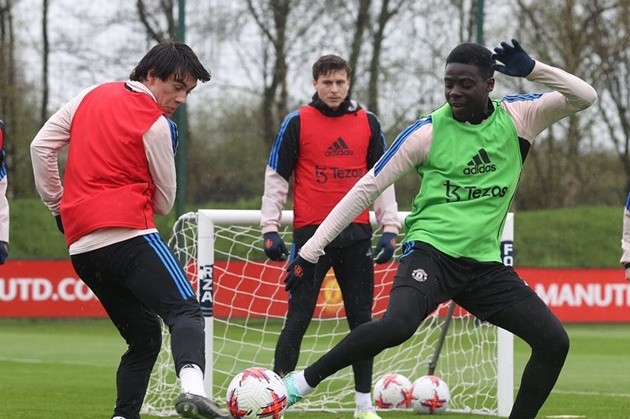 Manchester United could hand out squad debut as they try to solve defensive dilemma - Bóng Đá