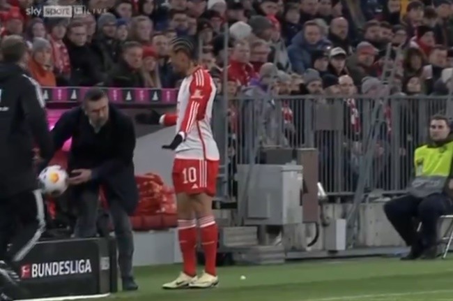 Toàn cảnh Sane nóng máu vì bị 