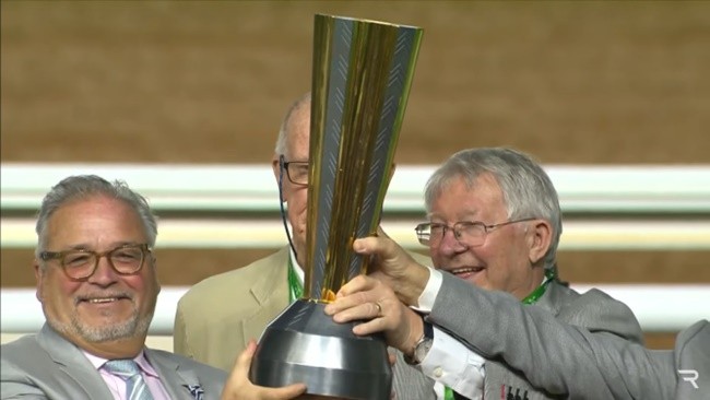 Sir Alex Ferguson ở xứ sở mộng mơ sau khi bỏ túi 275.000 bảng  - Bóng Đá