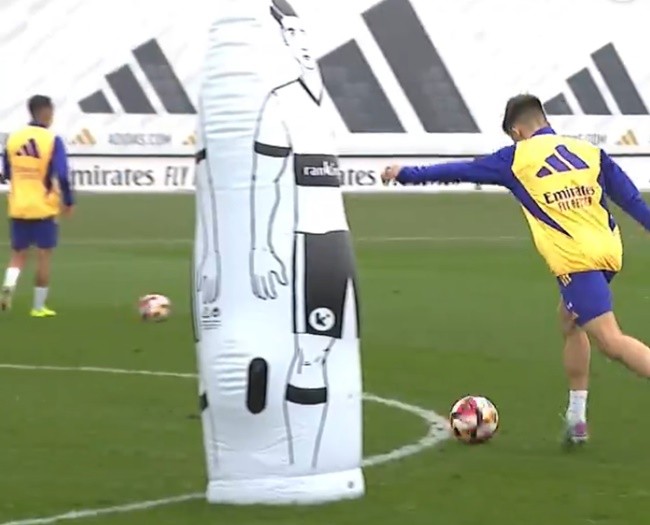 Hành động tục tĩu của Ronaldo - Bóng Đá