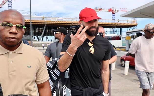 Hình ảnh về Benzema chấm dứt tin đồn thất thiệt - Bóng Đá