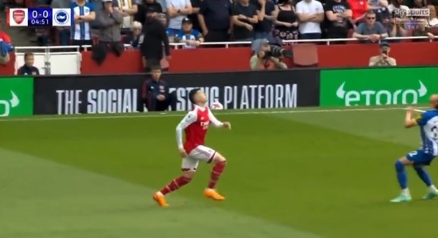 Caicedo dằn mặt Martinelli vì Mitoma? - Bóng Đá