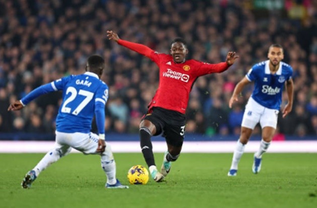 Gary Neville says Pep Guardiola would want Manchester United midfielder Kobbie Mainoo in his Man City team - Bóng Đá