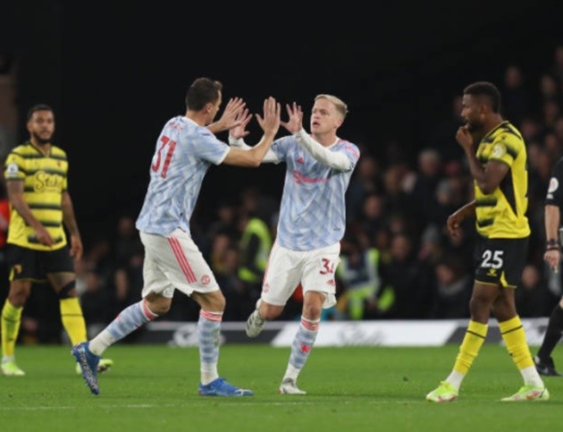 Donny van de Beek proves he deserves an extended run in Man Utd's starting XI - Bóng Đá
