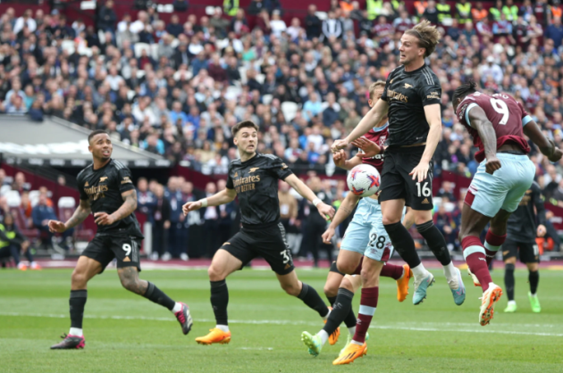 ‘UNNERVE ME’: GARY NEVILLE EXPRESSES WORRY FOR ARSENAL’S BACK FOUR AFTER WEST HAM DRAW - Bóng Đá