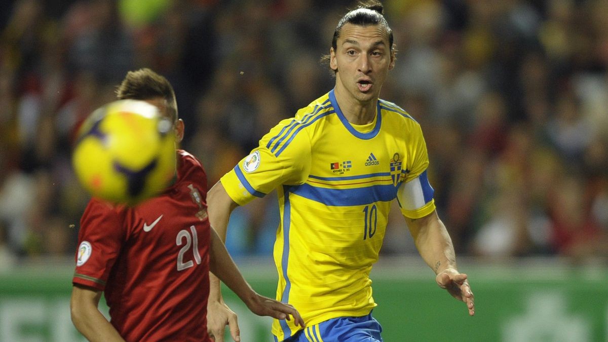 Ronaldo ghi hat-trick kinh điển hủy diệt đội bóng của Ibrahimovic - Bóng Đá