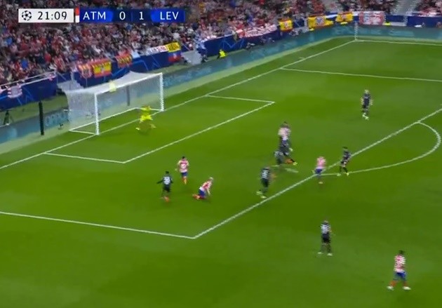 Nghẹt thở quả penalty 90+9, Atletico nối gót Barca chia tay C1 - Bóng Đá
