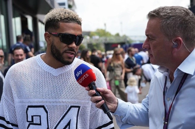 Chelsea’s Mount FLEES Sky Sports cameras on live TV then is finally forced into awkward interview about Man Utd transfer - Bóng Đá