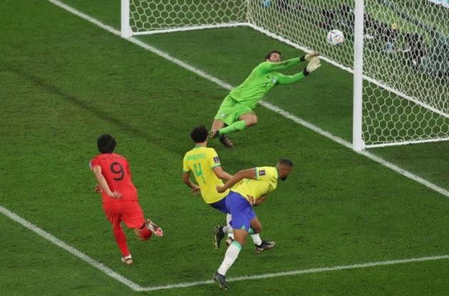 Ruud Gullit chỉ trích Alisson Becker thậm tệ - Bóng Đá