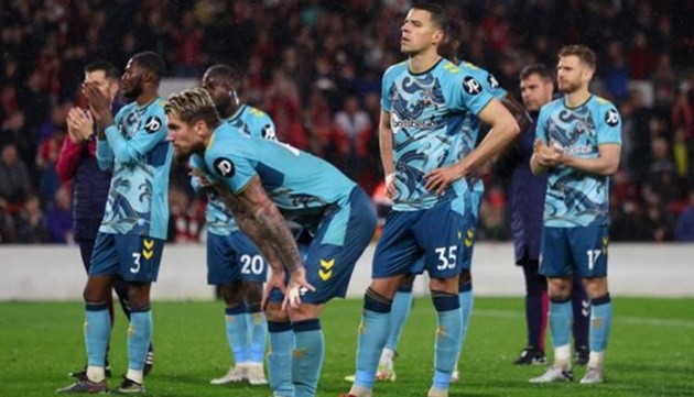 Cuộc đua trụ hạng Premier League 'căng như dây đàn' - Bóng Đá