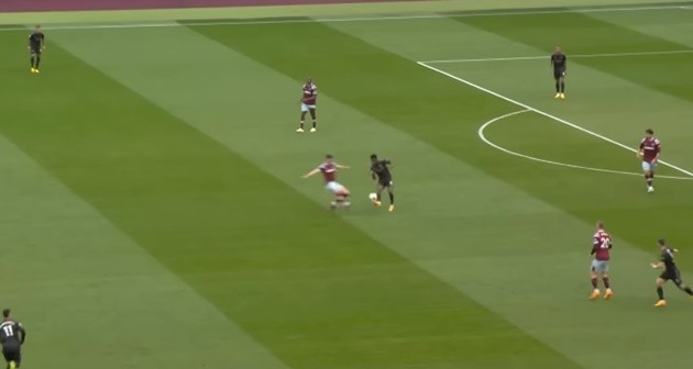 VAR lại gây tranh cãi khiến Arsenal mất điểm - Bóng Đá