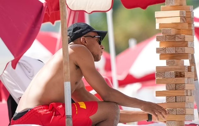 Kylian Mbappe brushes off transfer rumours as he plays giant Jenga on a beach - Bóng Đá