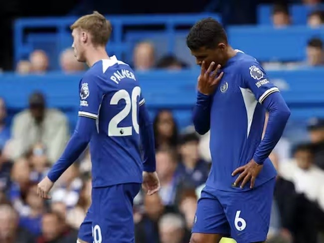 Malo Gusto SENT OFF for horror tackle on Aston Villa’s Lucas Digne - Bóng Đá