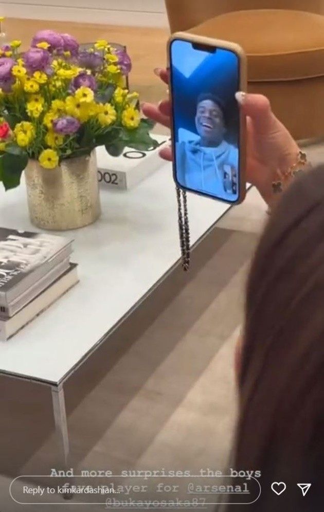 Watch adorable moment Arsenal star Bukayo Saka FaceTimes Kim Kardashian - Bóng Đá