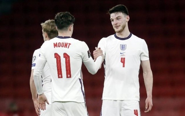 Nhìn 2 'bom tấn' của Man Utd và Arsenal, Chelsea đang nếm trải một mùa hè cay đắng - Bóng Đá