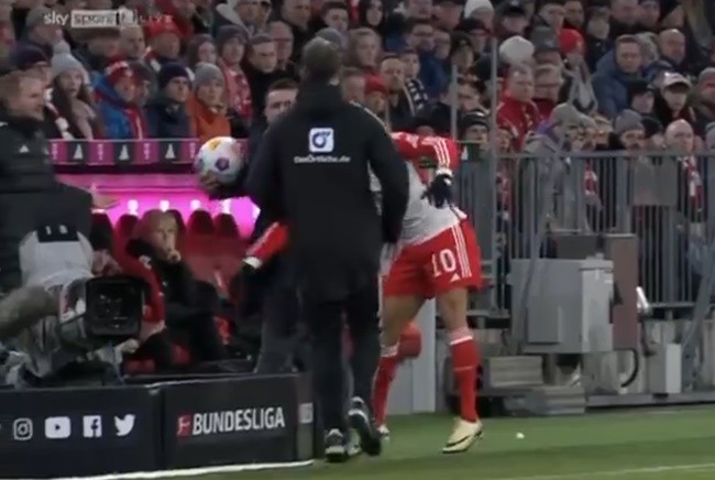 Toàn cảnh Sane nóng máu vì bị 