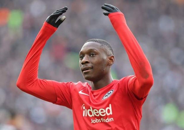 Man Utd face transfer battle for Frankfurt forward Randal Kolo Muani with Germans refusing to budge from valuation - Bóng Đá